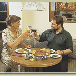Salle du petit-déjeuner située dans le restaurant Zum Gesundbrunnen Fotos