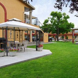 Vista exterior Chinook and Oasis Motel Fotos