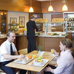 Sala śniadaniowa w restauracji ibis Bern Expo Fotos