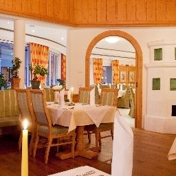 Sala de desayuno en el restaurante Aktiv & Family Alpina Fotos