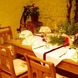 Breakfast room within restaurant Romantik - Krone Fotos