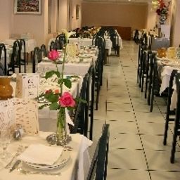 Salle du petit-déjeuner située dans le restaurant Christ-Roi Fotos