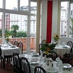 Sala śniadaniowa w restauracji de Lisieux Fotos