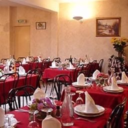 Salle du petit-déjeuner située dans le restaurant Marial Fotos