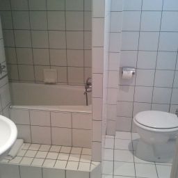 Salle de bains Notre Dame de la Sarte Fotos