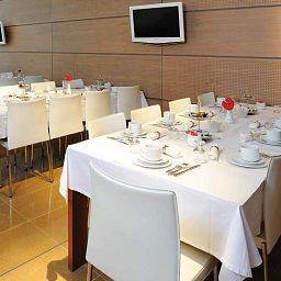 Sala colazione nel ristorante Residhome Parc du Millénaire Apparthotel Fotos