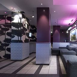 Hall Magenta Fotos