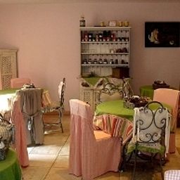 Salle du petit-déjeuner de la Chapelle Logis Fotos