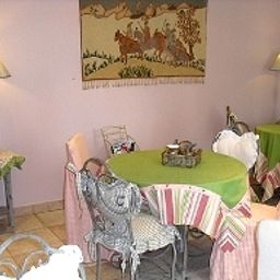 Salle du petit-déjeuner de la Chapelle Logis Fotos