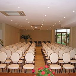 Salle de séminaires Anis Fotos