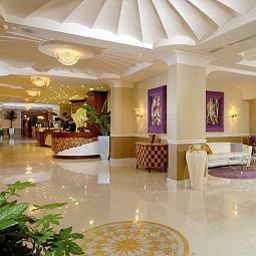 Recepción Zanhotel Centergross Fotos