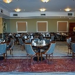 Salle du petit-déjeuner située dans le restaurant Royal Fotos