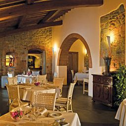 Sala de desayuno en el restaurante Borgo di Fontebussi Fotos