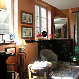 Hall Relais Saint Sulpice Symboles de France Fotos