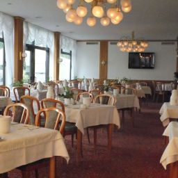 Sala de desayuno en el restaurante Schildhorn Fotos