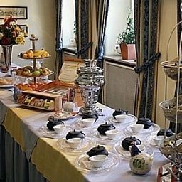 Buffet Adler Post Garni Fotos