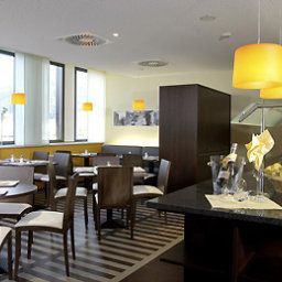 Salle du petit-déjeuner située dans le restaurant ibis Innsbruck Fotos