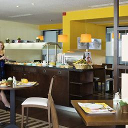 Salle du petit-déjeuner située dans le restaurant ibis Innsbruck Fotos
