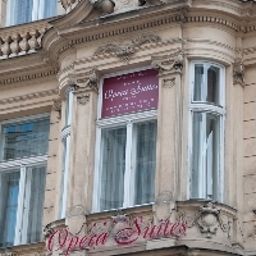 Widok zewnętrzny Opera Suites Pension Fotos