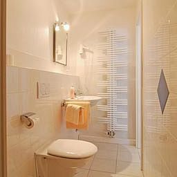Cuarto de baño Foehren-Hof Waldgasthof Fotos