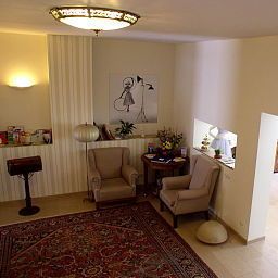 Холл Design-Hotel Vosteen im Stile der 50er + 60er Jahre Fotos