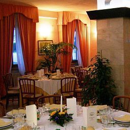 Breakfast room within restaurant Park Geal Fotos