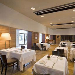 Salle du petit-déjeuner située dans le restaurant NH Santo Stefano Fotos