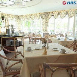 Salle du petit-déjeuner située dans le restaurant Usedom Palace Fotos