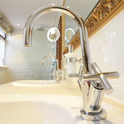 Bathroom Schwarzer Adler Gasthof und Weingut Fotos