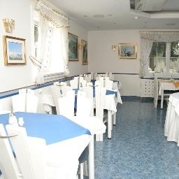Salle du petit-déjeuner située dans le restaurant Vila Bojana garni Fotos