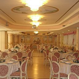 Breakfast room within restaurant Villa Pigalle Fotos