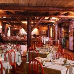 Salle du petit-déjeuner située dans le restaurant CENTRO PINETA FAMILY HOTEL & WELLNESSS Fotos