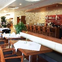 Sala de desayuno en el restaurante Servus Europa Salzburg am Walserberg Fotos