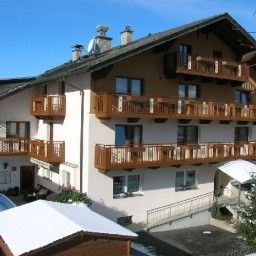 Фасад Pension Glungezer in Tulfes bei Innsbruck Fotos