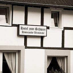 Exterior view Zum Schwan hist. Weinstube Fotos