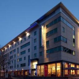 Vista exterior Holiday Inn Express LEEDS CITY CENTRE - ARMOURIES Fotos
