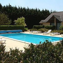 Pool Les Dineux Village Fotos