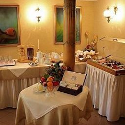 Frühstücksraum im Restaurant Molnar Fotos