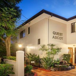Фасад Quest Ascot Serviced Apts Fotos