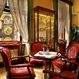 Salle du petit-déjeuner située dans le restaurant Grand Praha Fotos