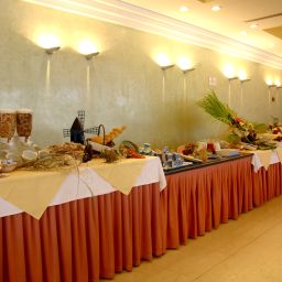 Salle du petit-déjeuner située dans le restaurant Puertobahia & Spa Fotos