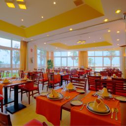 Salle du petit-déjeuner située dans le restaurant Puertobahia & Spa Fotos