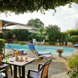 Бассейн De Bordeaux INTER-HOTEL Fotos