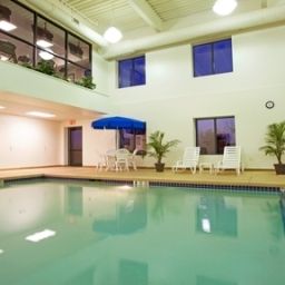 Pool Holiday Inn Express Hotel & Suites BUFFALO-AIRPORT Fotos