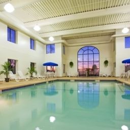 Pool Holiday Inn Express Hotel & Suites BUFFALO-AIRPORT Fotos