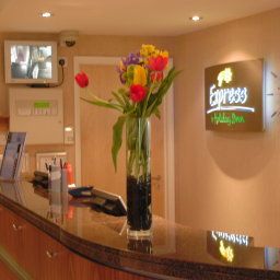 Widok zewnętrzny Holiday Inn Express SWINDON CITY CENTRE Fotos