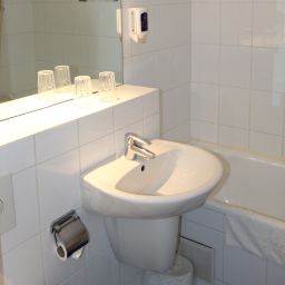 Salle de bains Kyriad Aix en Provence Mas des Oliviers Fotos