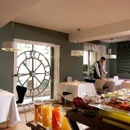 Salle du petit-déjeuner Continentale Fotos