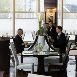 Salle du petit-déjeuner située dans le restaurant Pullman Paris La Défense Fotos