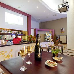 Bar ibis Lome Centre Fotos